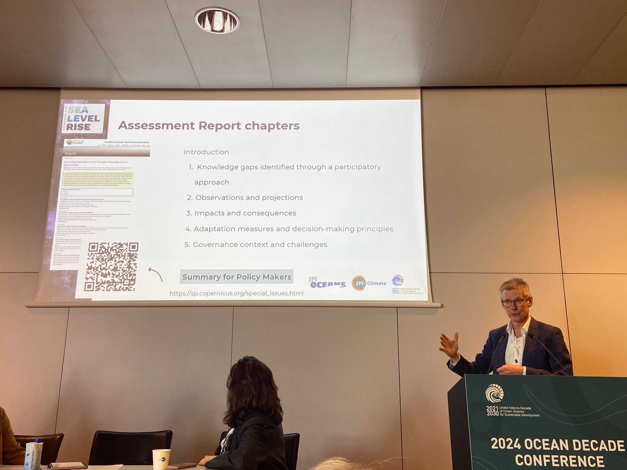 Bart van den Hurk, co-chair of the European Knowledge Hub Sea Level Rise and co-chair of WG2 of the IPCC presenting the Sea Level Rise Assessment Report chapters.